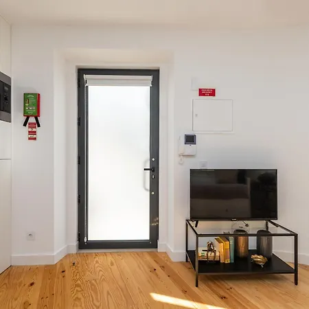 Design And Bright Studios Near Pasteis De Belem-2