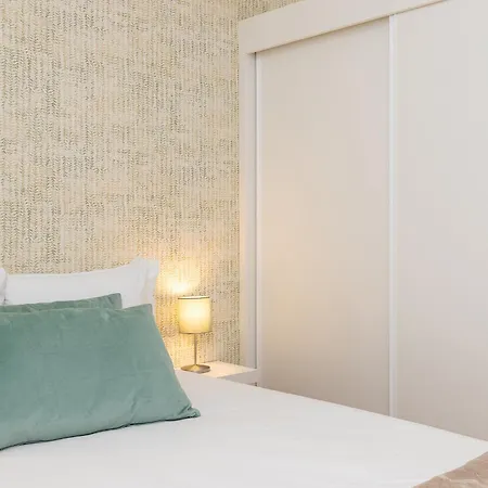 Design And Bright Studios Near Pasteis De Belem-2