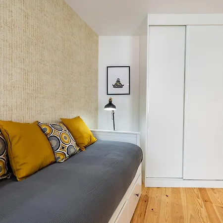 Design And Bright Studios Near Pasteis De Belem-3